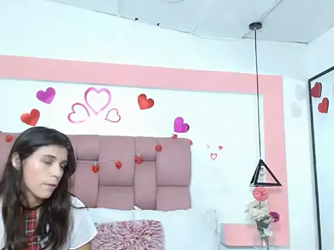 Keilafoxx18 online show from April 2026 01:41:01 PM