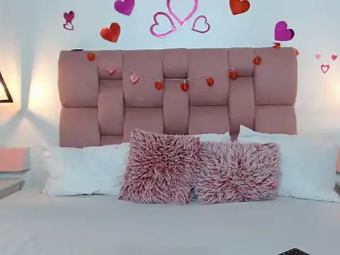 Keilafoxx18 online show from April 2026 02:33:01 PM