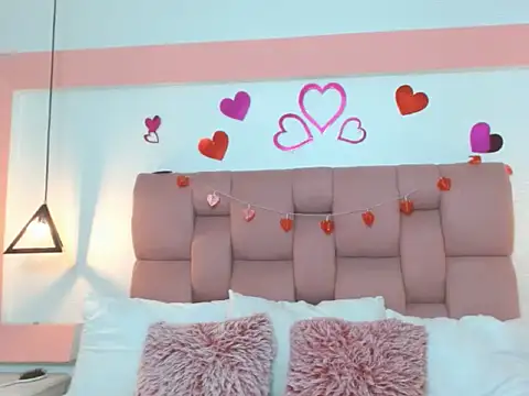 Keilafoxx18 online show from April 2026 07:58:02 PM