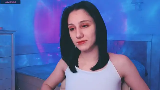 MilaVey online show from April 2026 07:28:01 PM