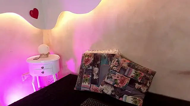 BellaRouxxx online show from April 2026 12:07:02 PM