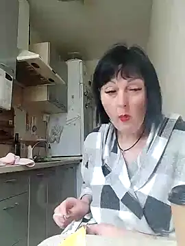 HelgaDennis online show from April 2026 02:03:02 PM