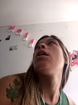 alanna6950 online show from April 2026 01:43:02 PM