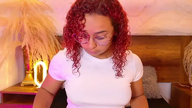 lara curly online show from April 2026 10:10:01 AM