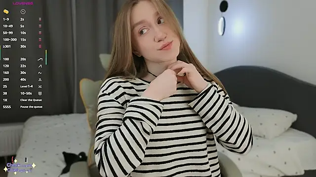 mowalova online show from March 2026 07:57:01 PM