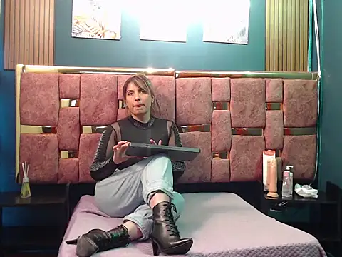 HELLEN MARK online show from April 2026 11:30:02 AM