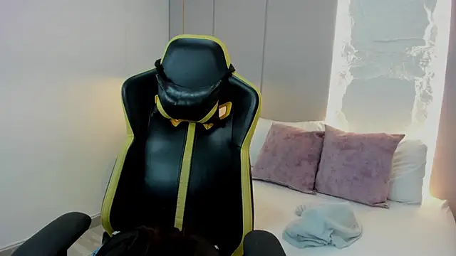 kira relish online show from April 2026 11:15:01 AM