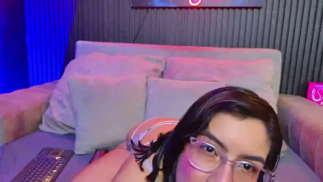 HannaMiller01  online show from April 2026 11:53:02 AM