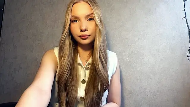 CarolineNine online show from April 2026 02:11:02 PM