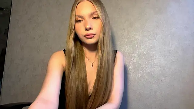 CarolineNine online show from April 2026 02:22:01 PM