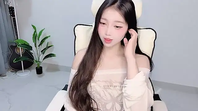 Yukiy8877 online show from April 2026 09:45:02 PM