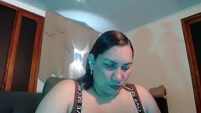 mia coral1 online show from April 2026 04:41:02 PM