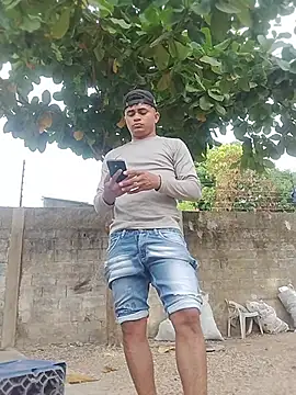 HOTRAINYGOLDEN online show from April 2026 11:44:01 AM