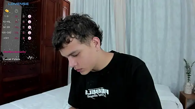 dennis hills online show from April 2026 08:33:01 PM