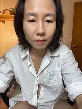 Snapshot of lilysister66 chatting on June 2026 06:08:01 PM lilysister66 online show from June 2026 06:08:01 PM