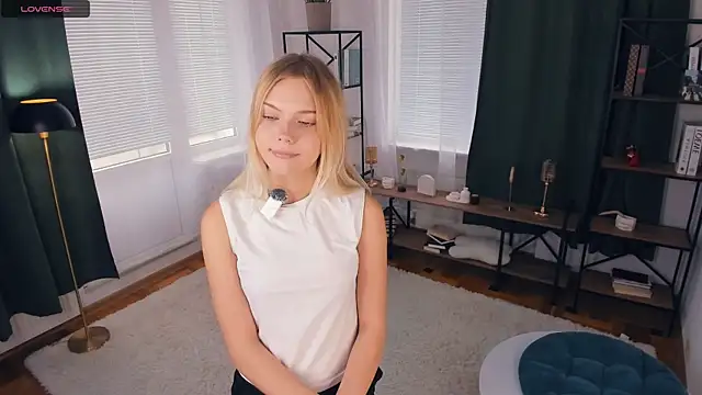 InesPiek online show from April 2026 08:48:01 AM