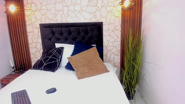 Antoneella Russo online show from April 2026 06:52:02 PM