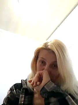 MiaLove183 online show from April 2026 01:12:02 PM