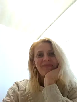 MiaLove183 online show from April 2026 11:25:02 AM