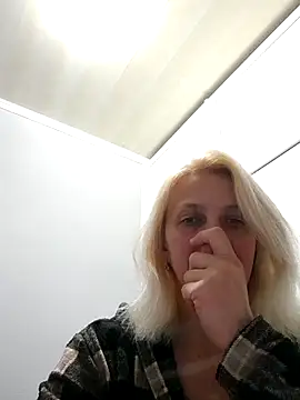 MiaLove183 online show from April 2026 01:47:02 PM