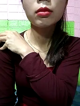 AmyLinee01 online show from April 2026 09:23:01 PM