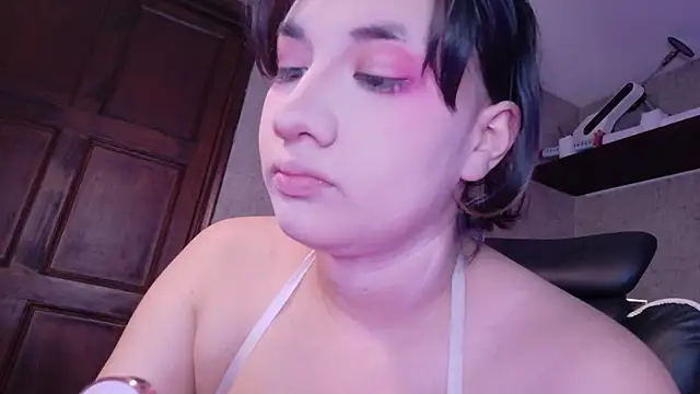 Carmillaa online show from April 2026 10:32:02 PM