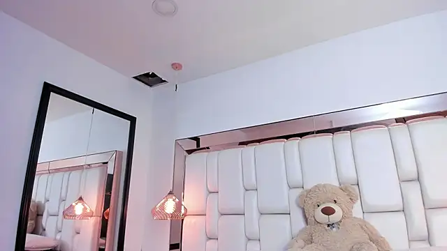 VaneAguirre online show from April 2026 12:25:01 PM