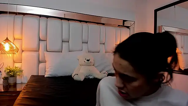 VaneAguirre online show from April 2026 01:03:02 PM