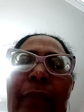 sexymomsn online show from April 2026 06:15:01 PM