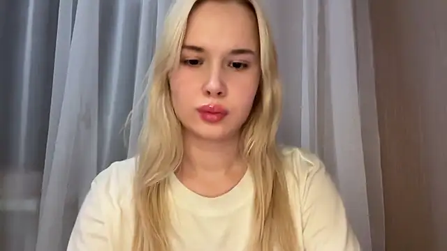 cutie chloee online show from April 2026 05:05:02 PM