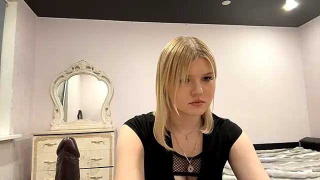 SweettAnny online show from March 2026 05:56:01 PM