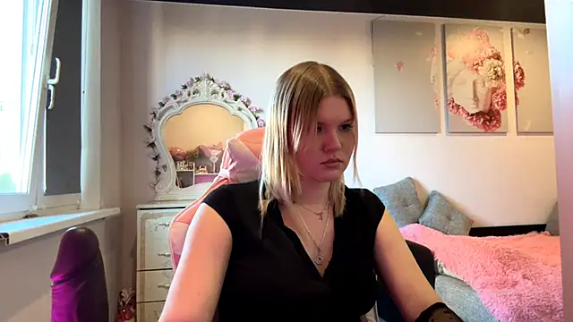 Snapshot of SweettAnny chatting on June 2026 04:31:02 PM SweettAnny online show from June 2026 04:31:02 PM