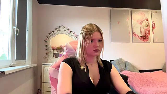 Snapshot of SweettAnny chatting on June 2026 02:21:02 PM SweettAnny online show from June 2026 02:21:02 PM