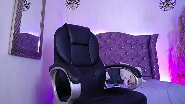 Lizza Jones online show from April 2026 12:32:02 PM