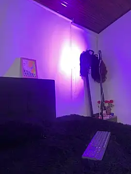 Miia coollins online show from April 2026 04:01:01 PM