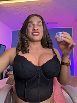 Snapshot of Honey__kiss chatting on May 2026 12:07:01 AM Honey kiss online show from May 2026 12:07:01 AM