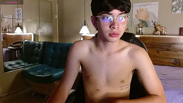 SantiTwinkyy online show from April 2026 12:20:02 PM