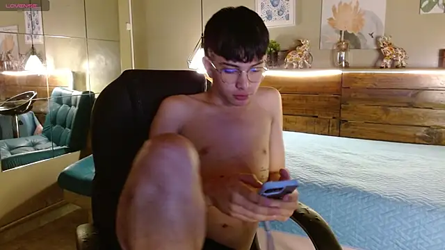 SantiTwinkyy online show from April 2026 12:19:02 PM