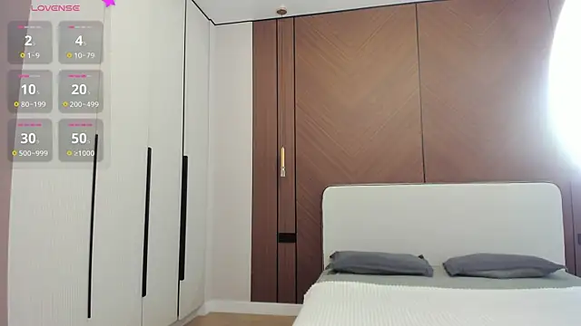 Snapshot of Takanasin chatting on April 2026 11:31:01 AM Takanasin online show from April 2026 11:31:01 AM