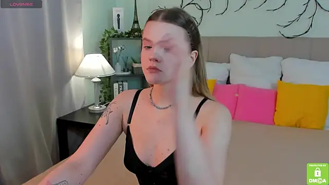 Snapshot of Emma_peach chatting on July 2026 07:44:01 AM Emma peach online show from July 2026 07:44:01 AM