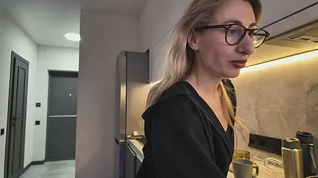 HEY KITSUNKA online show from April 2026 06:31:02 PM