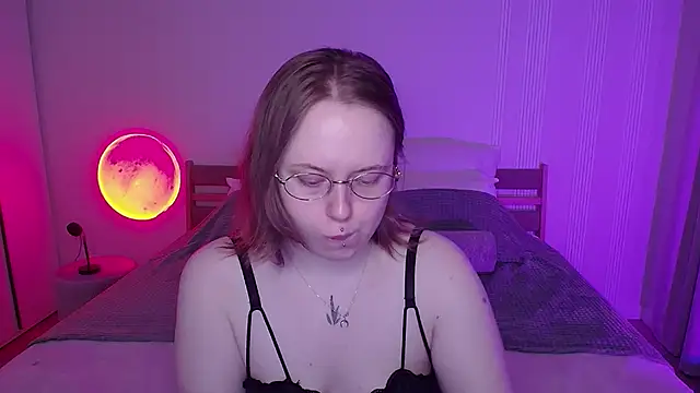 SelenaLily online show from April 2026 01:22:02 PM