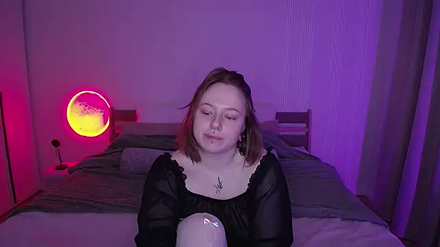 SelenaLily online show from April 2026 06:01:01 PM