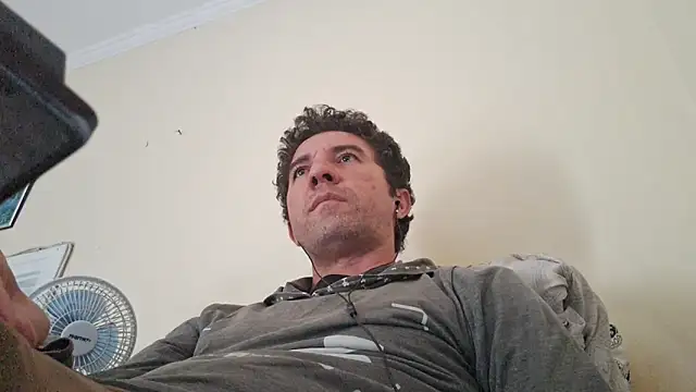 Sueliton2 online show from April 2026 06:23:01 PM