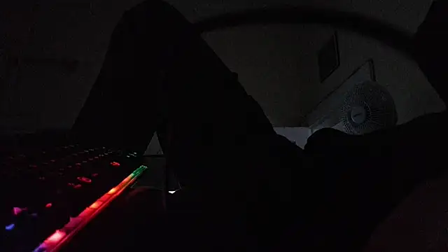 Sueliton2 online show from April 2026 09:09:02 PM