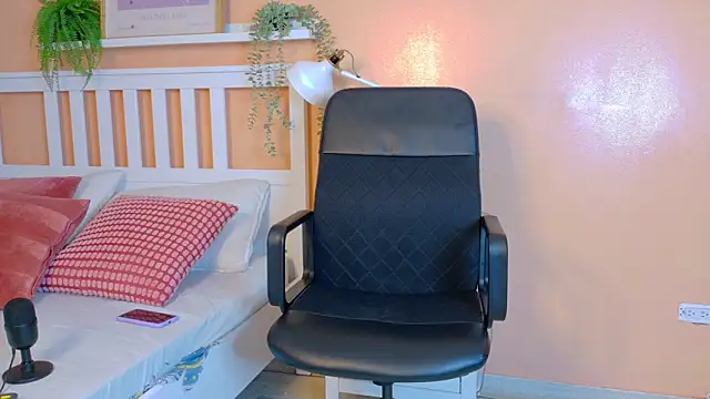 MeganEvanss   online show from April 2026 07:47:02 PM