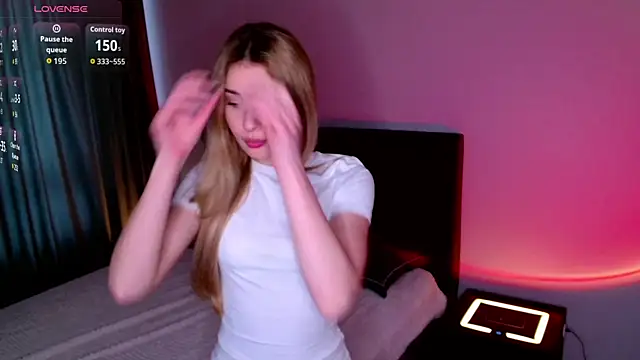 LulyDOLL online show from April 2026 05:32:02 AM