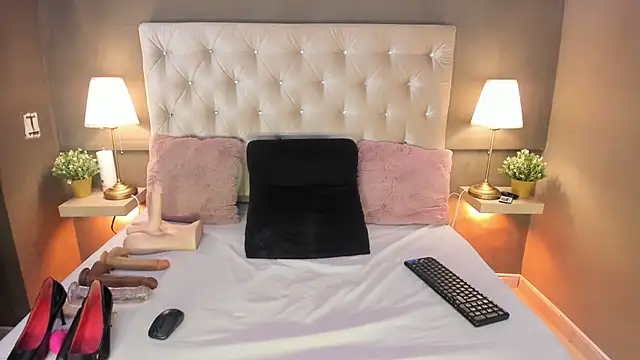 Kiaraprincess online show from April 2026 09:28:01 PM