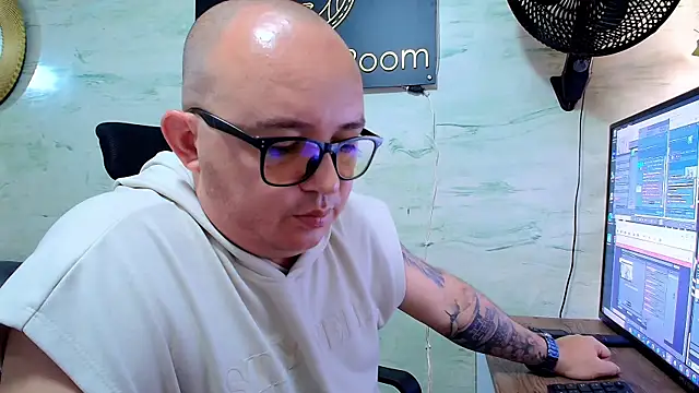maximo daddy online show from May 2026 01:49:02 PM