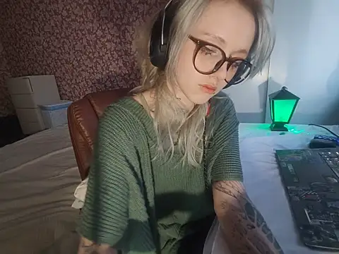 StijenaHunt online show from April 2026 01:37:01 PM